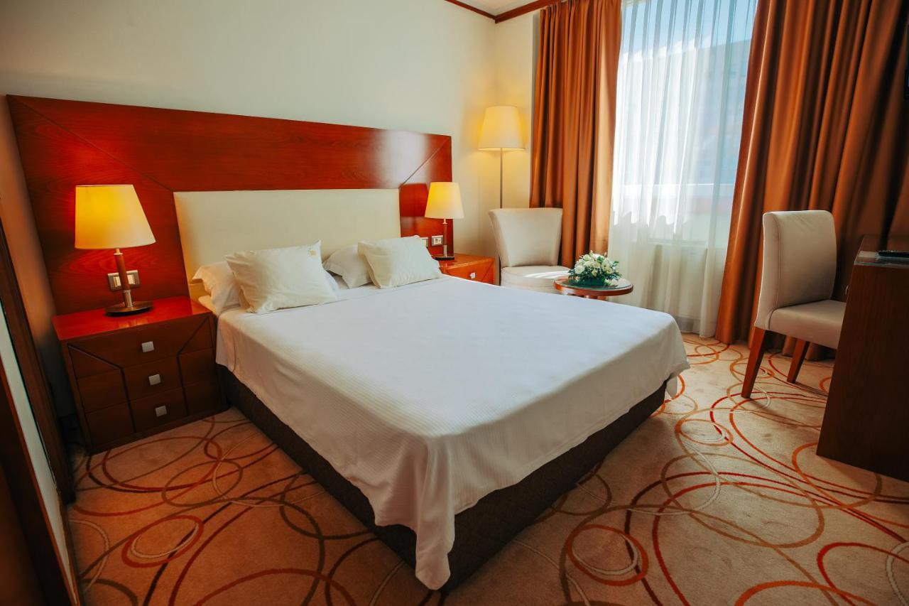 Grand Hotel טוזלה מראה חיצוני תמונה
