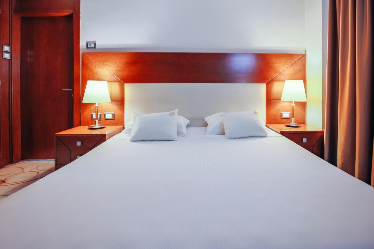 Grand Hotel טוזלה מראה חיצוני תמונה